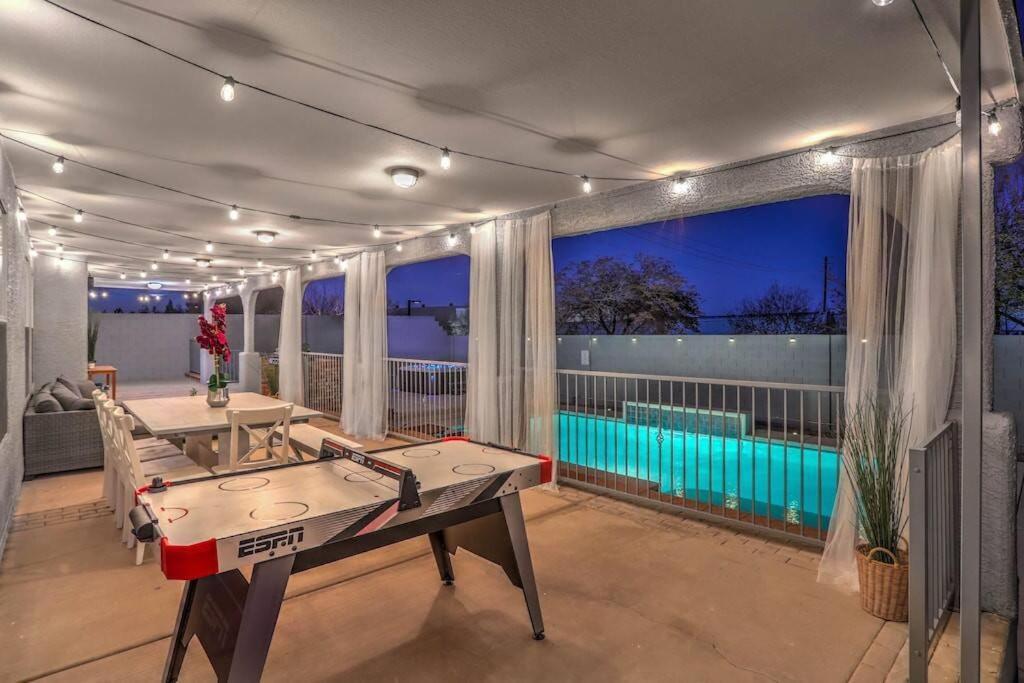 Cozy Desert Retreat - Pool, Spa, Views Henderson Esterno foto
