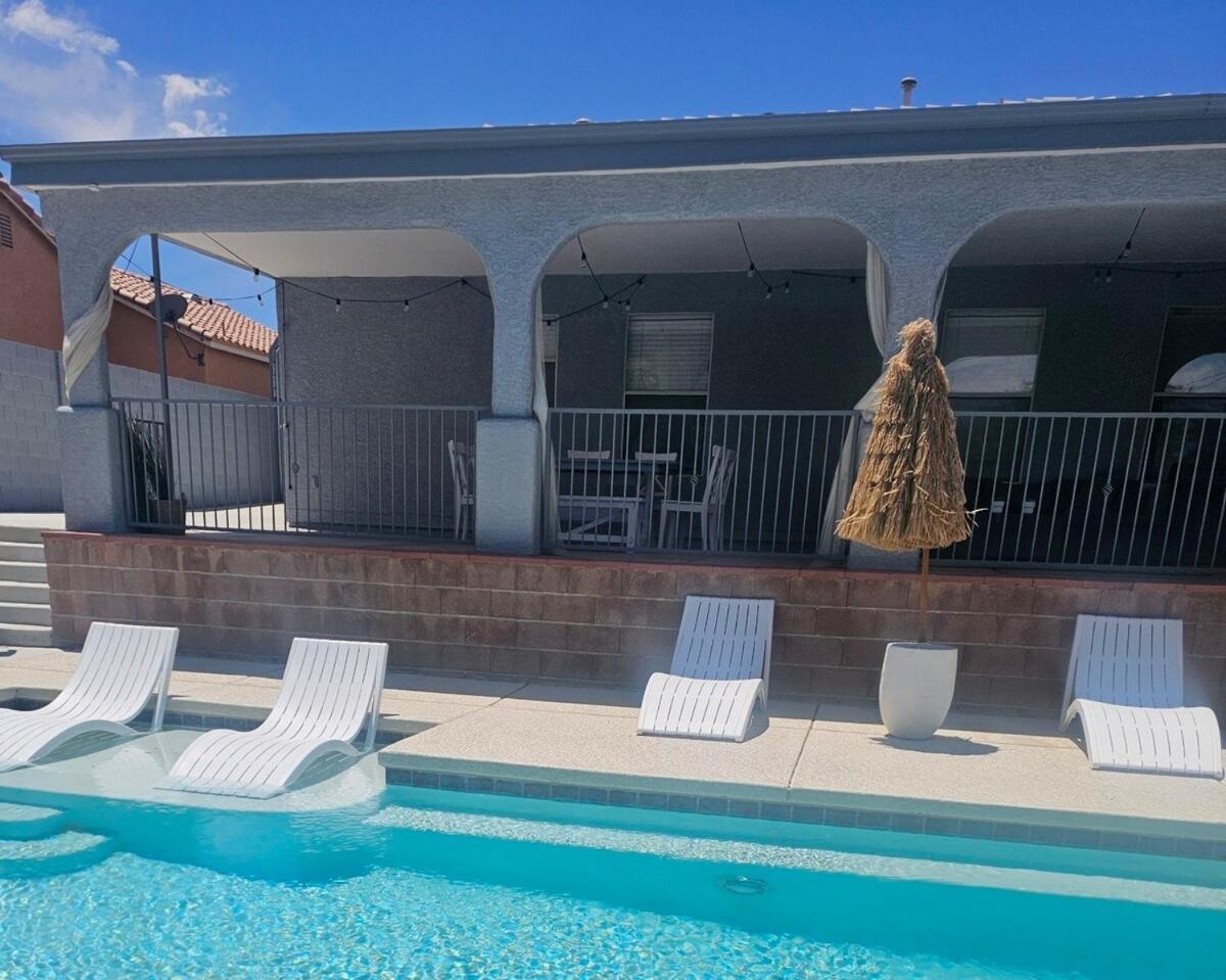 Cozy Desert Retreat - Pool, Spa, Views Henderson Esterno foto